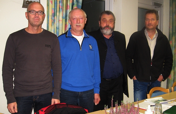 Der neue Vorstand des Imkerverein Uelsen und Umgebung e.V. - von links: Jan Klomp, Gerd Paaschen, Joachim Elferink, Andreas Buter-Staib